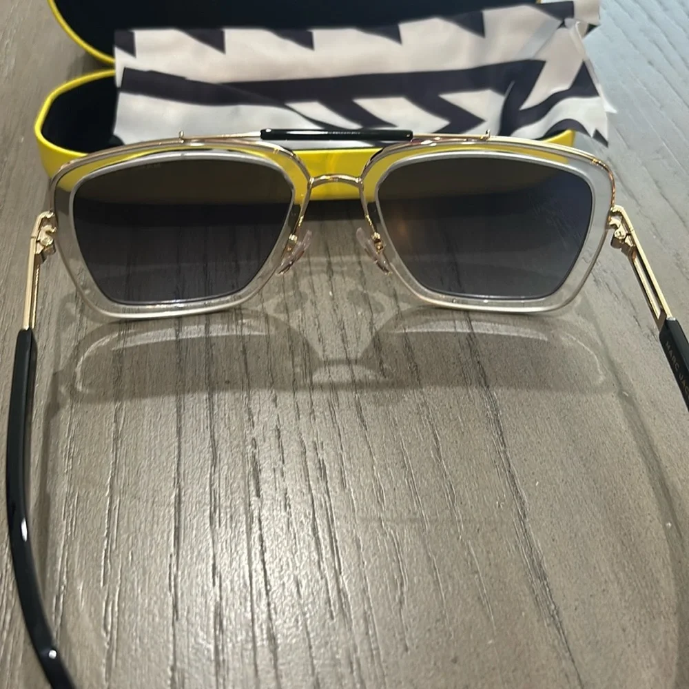 Marc Jacobs Eyewear Pilot Frame Sunglasses new in Case